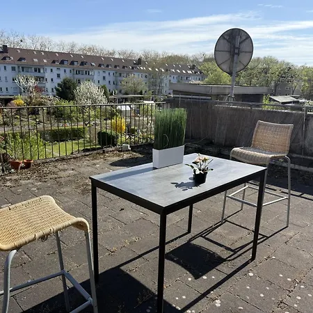 - Forest Retreat Deluxe - 2 Bedroom - 75 Qm - Fully Renovated 2025 With Tv & Netflix - King Size Beds - Full Kitchen - Free Parking - Close To Airport & Train - * Duisburg