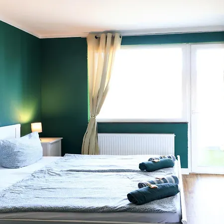 - Forest Retreat Deluxe - 2 Bedroom - 75 Qm - Fully Renovated 2025 With Tv & Netflix - King Size Beds - Full Kitchen - Free Parking - Close To Airport & Train - *